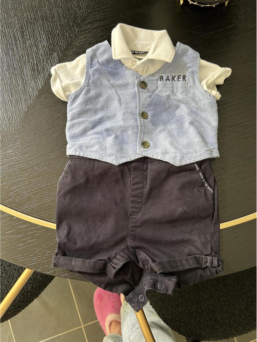 Baker by Ted Baker 2-Piece Baby Boys Outfit Set 12-18 Months